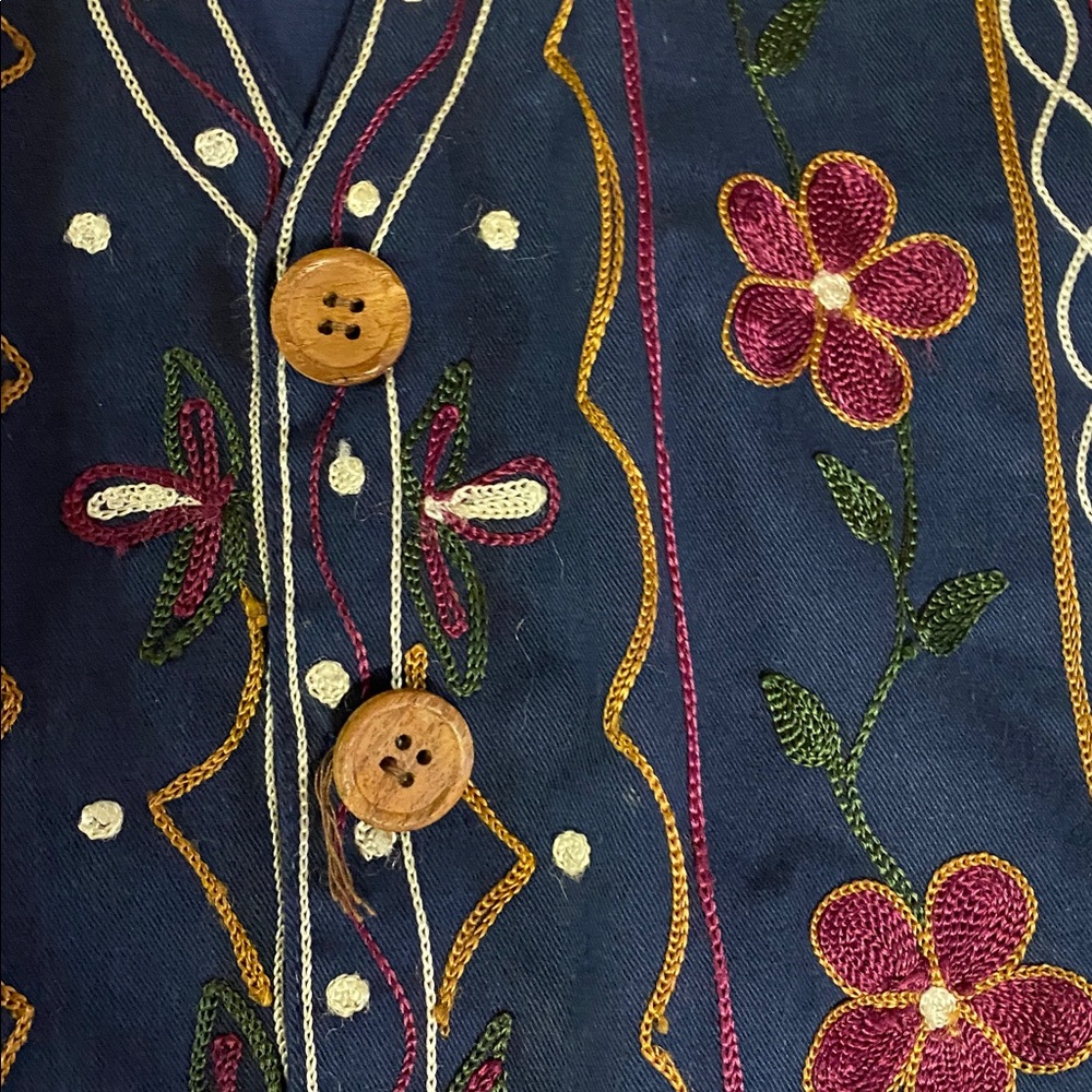 Embroidered Floral Vest - Picture 2 of 9